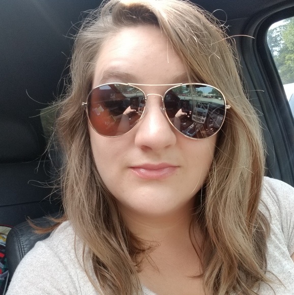 Meet your Posher, Brittany - Picture 3 of 3